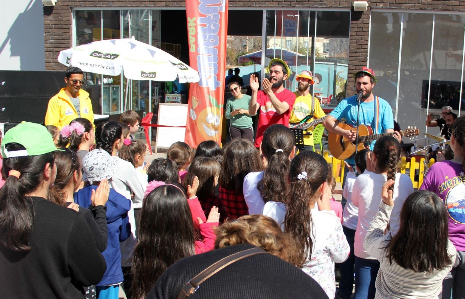 Lösemi hastası Öykü Arin’e sürpriz doğum günü