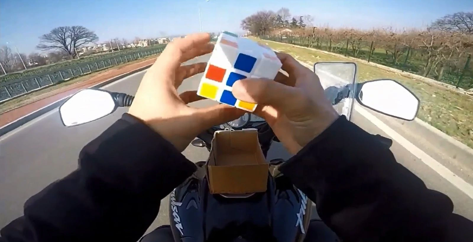 Motor sürerken küp çözen sürücüye şok haber