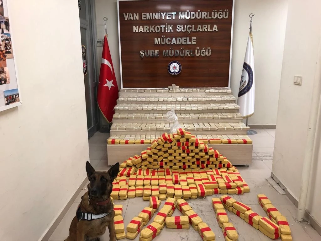 Oyuncak ve ceviz kolileri içerisinde 285 kilo eroin ele geçirildi
