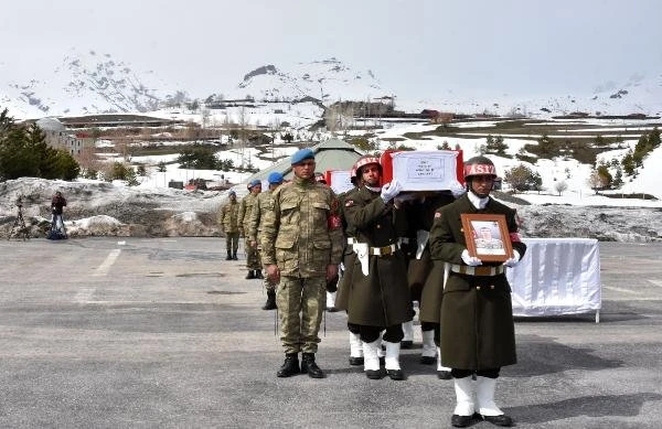 Hakkari şehitlerine veda töreni