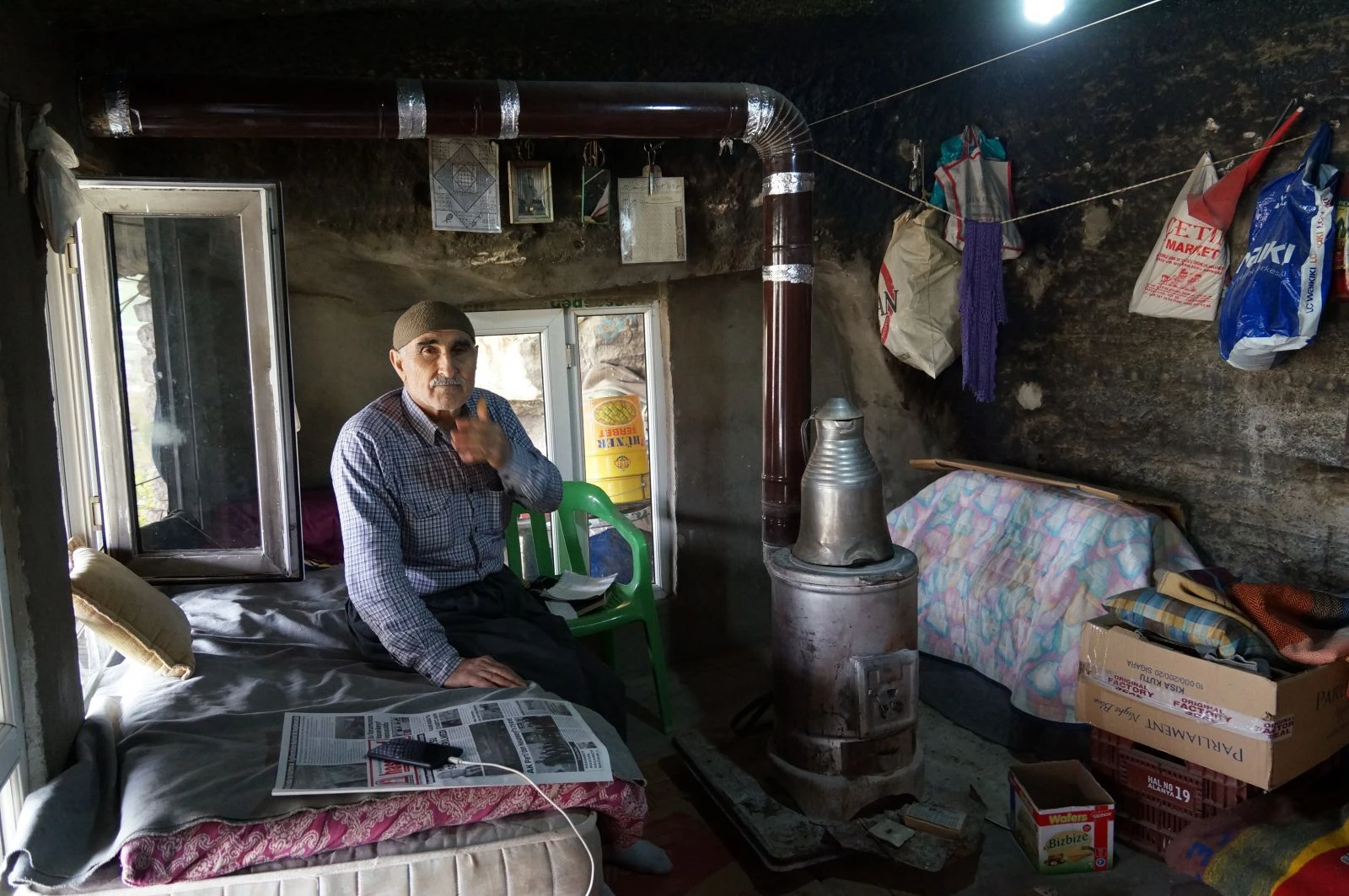 Mağara yaşamına geri döndü