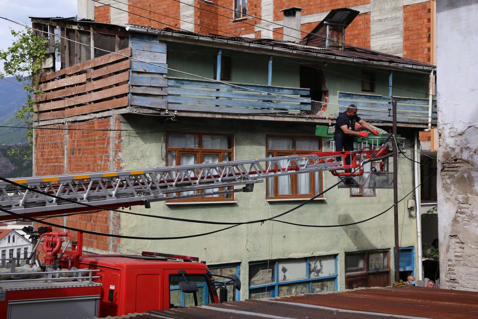 3 gündür kendisinden haber alınamıyordu evinde ölü bulundu