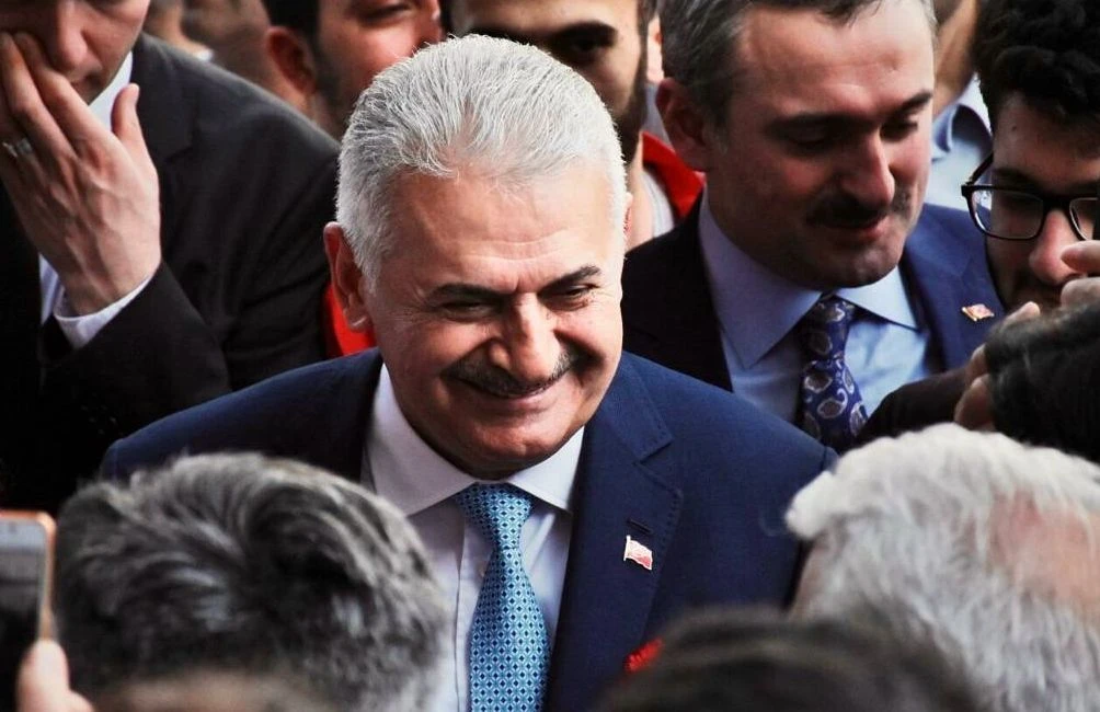 Binali Yıldırım'a Bağcılar'da vatandaşlardan yoğun ilgi