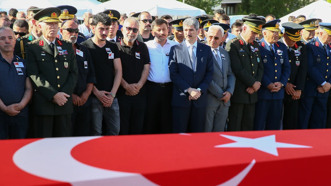 Şehit teğmen son yolculuğuna uğurlandı