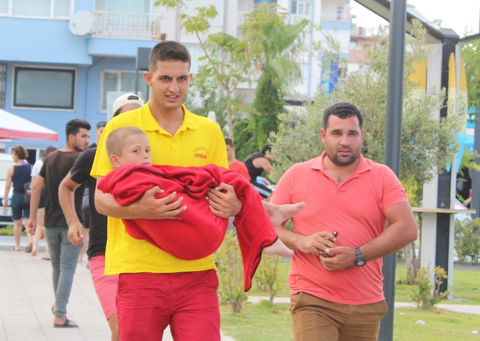 Kayıp oğluna kavuşan annenin mutluluk gözyaşları