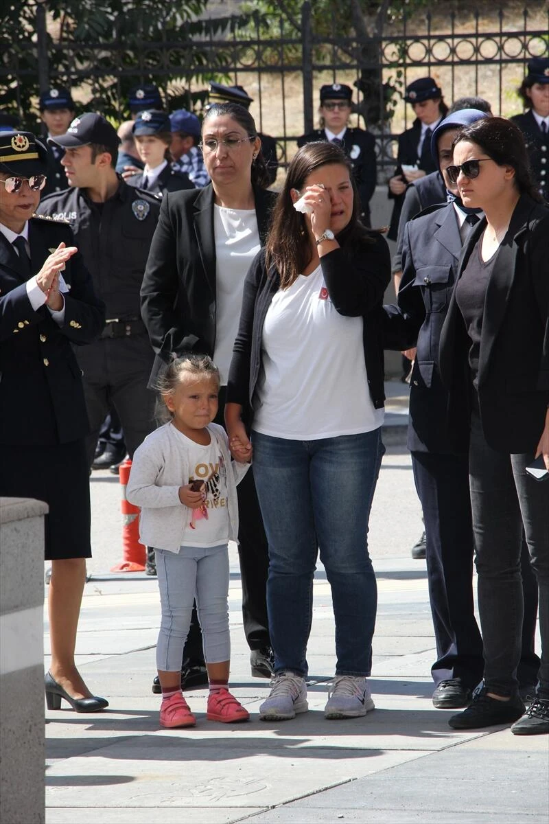 Şehit polis memurunun cenazesi Ankara'da toprağa verildi