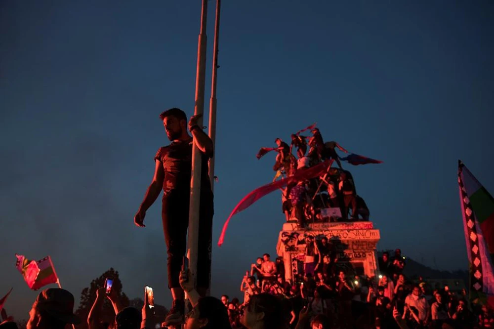 Şili’de göstericiler Arjantin Büyükelçisinin evine saldırdı