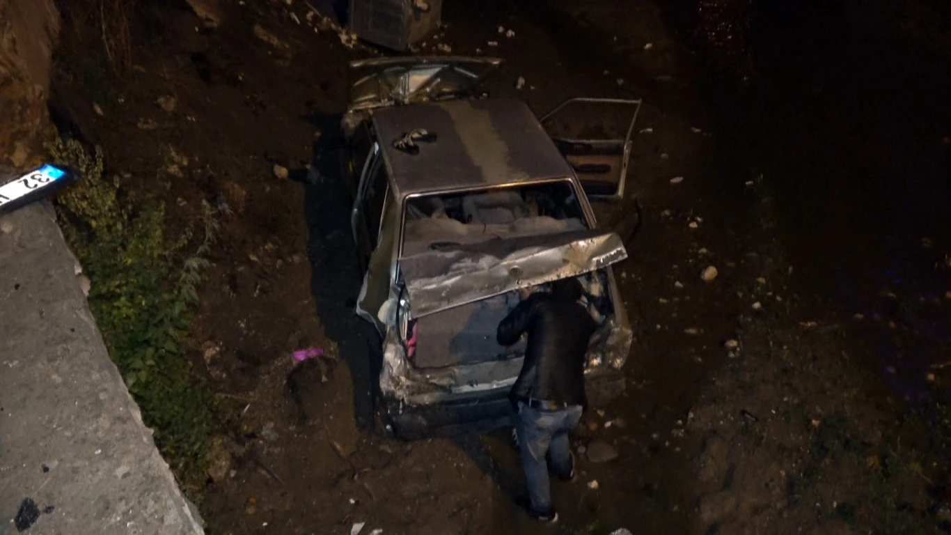 Su kanalına uçan otomobili bıraktı, kaybolan altınlarını aradı