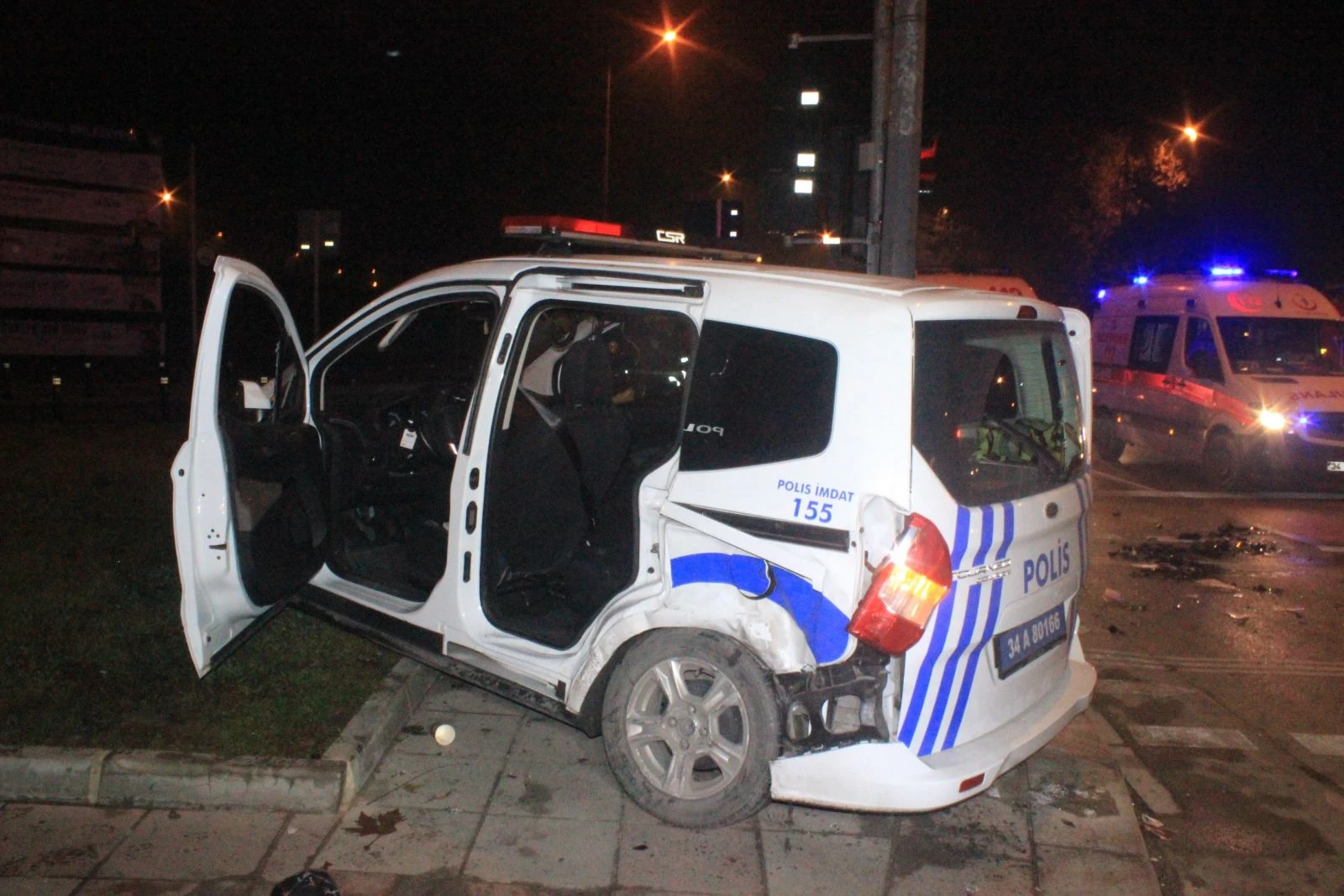 ‘Dur’ ihtarına uymayan şahıs polis aracının kaza yapmasına neden oldu