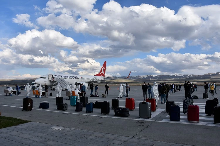 Yurt dışından getirilen vatandaşlar yurtlara yerleştiriyor