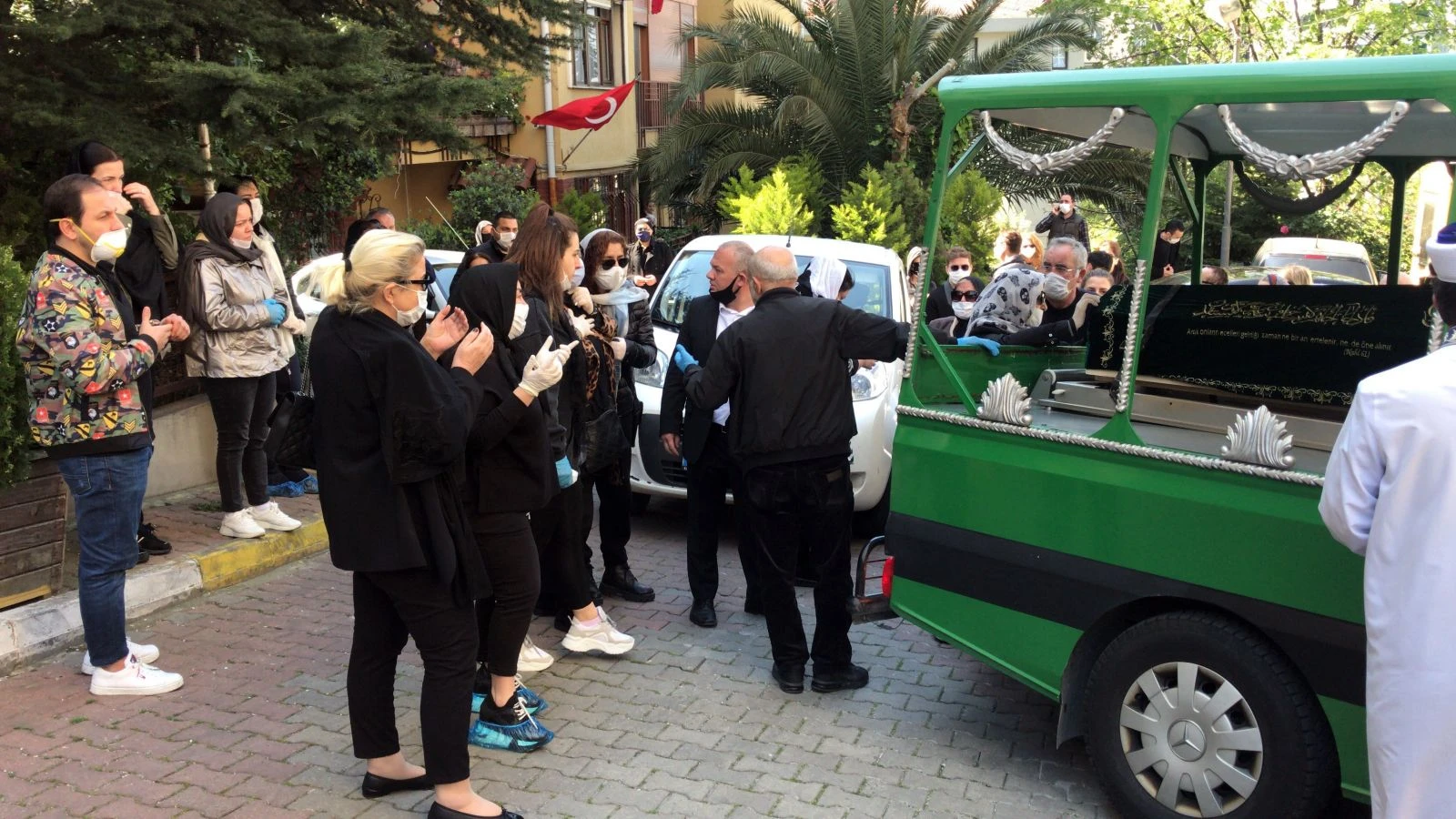 Nur Yerlitaş’ın cenazesi helallik alınmak üzere evine getirildi