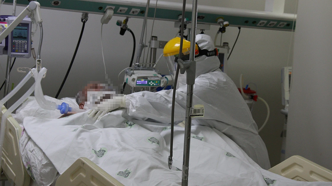 Kovid-19'la mücadelede eşi ve çocuklarından ayrı 5 ay geçirdi