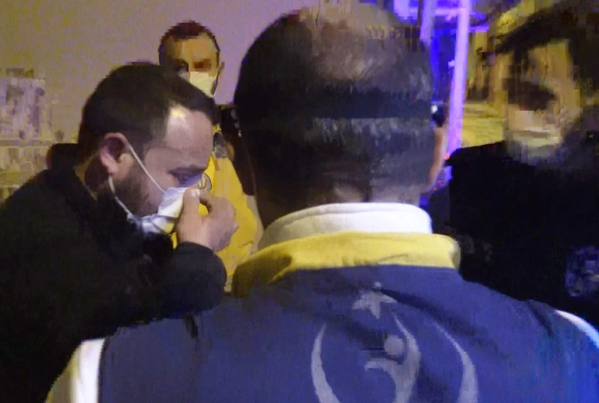 Karısı tarafından oklava ile darp edildi, kolu ısırıldı, kısıtlamada sokağa atıldı