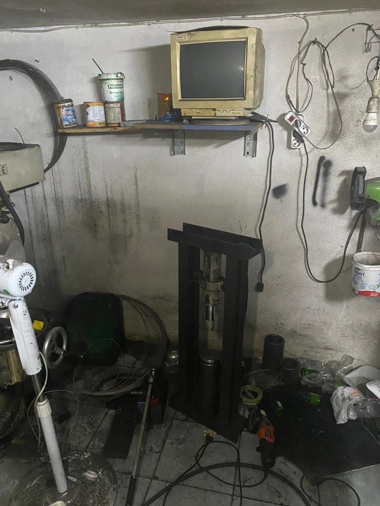 Evini silah üretim imalathanesine çevirmiş