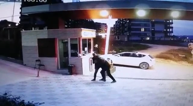 Yeğeninin kaybolduğu gerekçesiyle site güvenliğini böyle dövdü