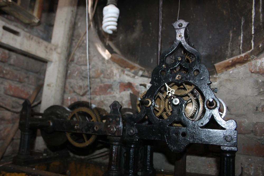 250 yıllık saat kuracak kimse olmayınca durdu