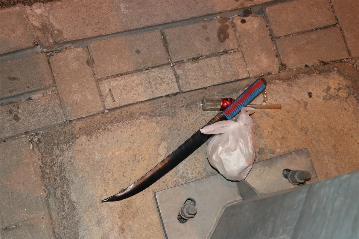 Yasak saatte gezen şüpheli araçtan çıkanlar pes dedirtti