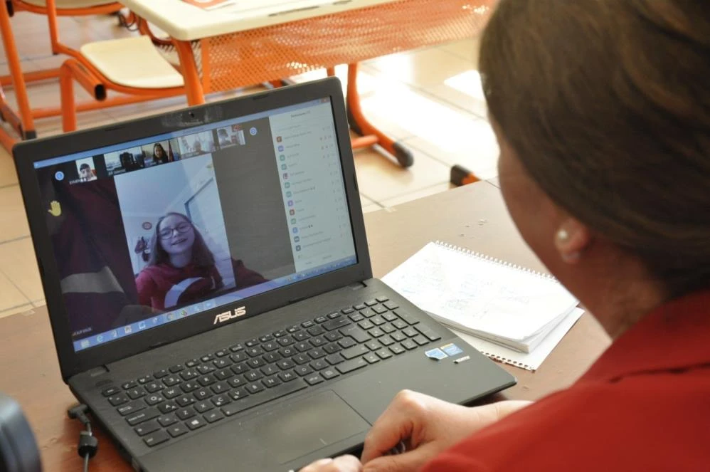 Minik öğrencilerine 23 Nisan sürprizi