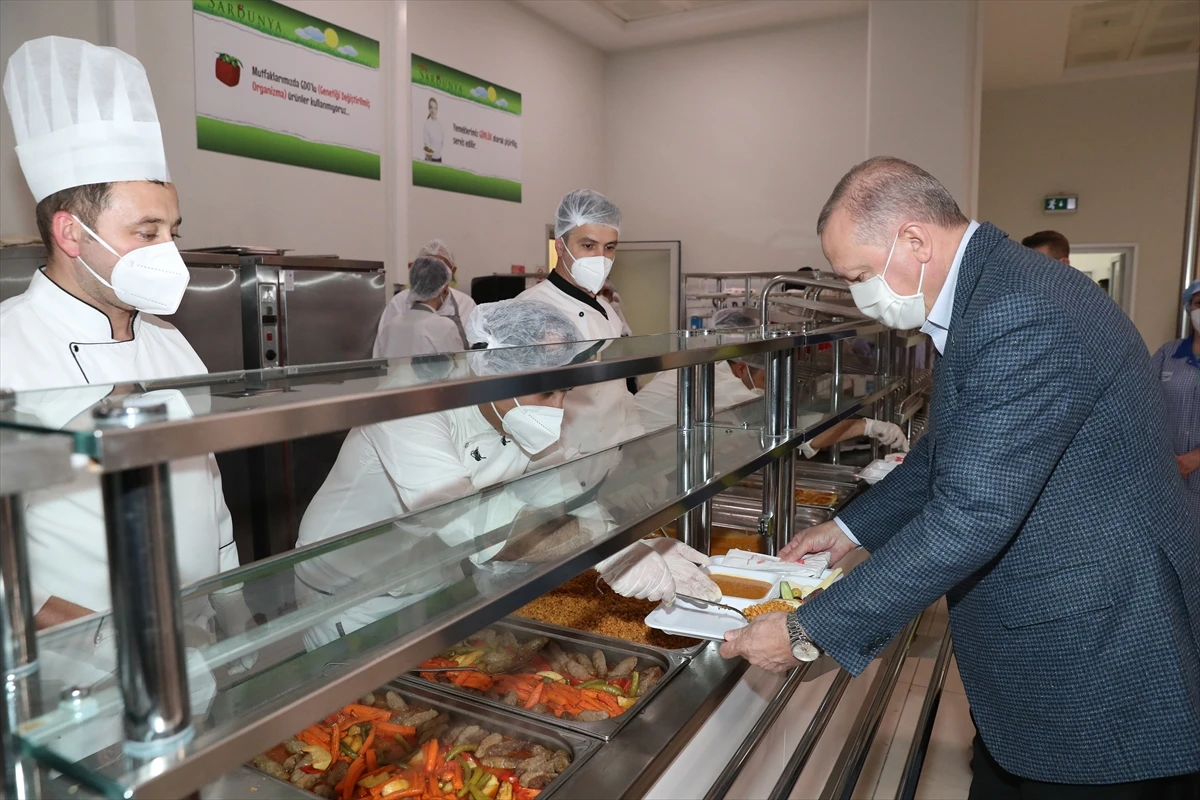 Son dakika: Cumhurbaşkanı Erdoğan işçilerle iftar yaptı
