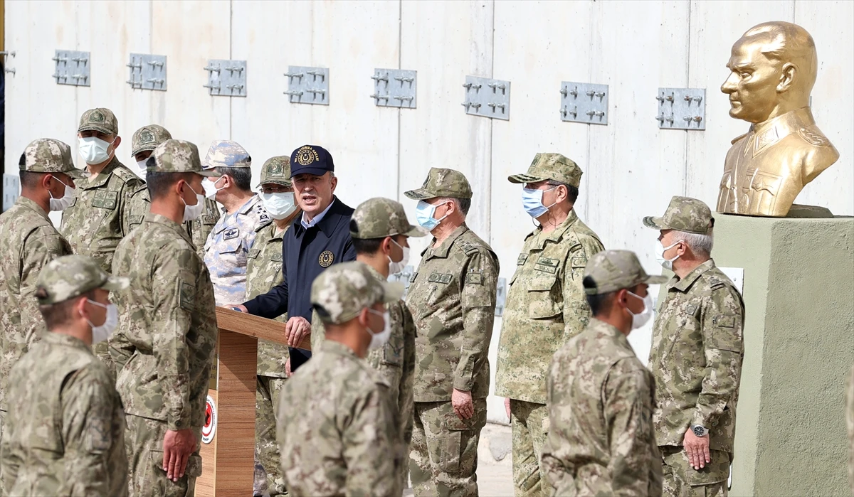 Son dakika: Bakan Akar'dan bayram ziyaretinde S-400 mesajı