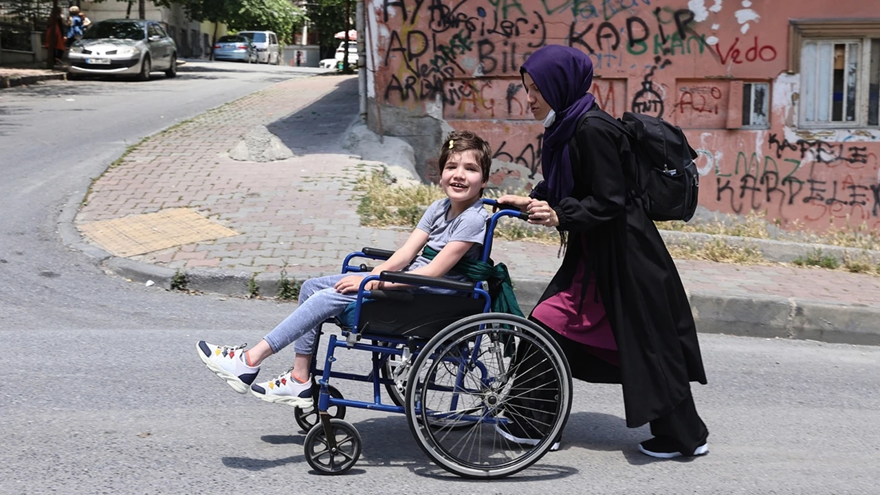 Serebral Palsili Ümmügülsüm'ün en büyük hayali uçağa binmek