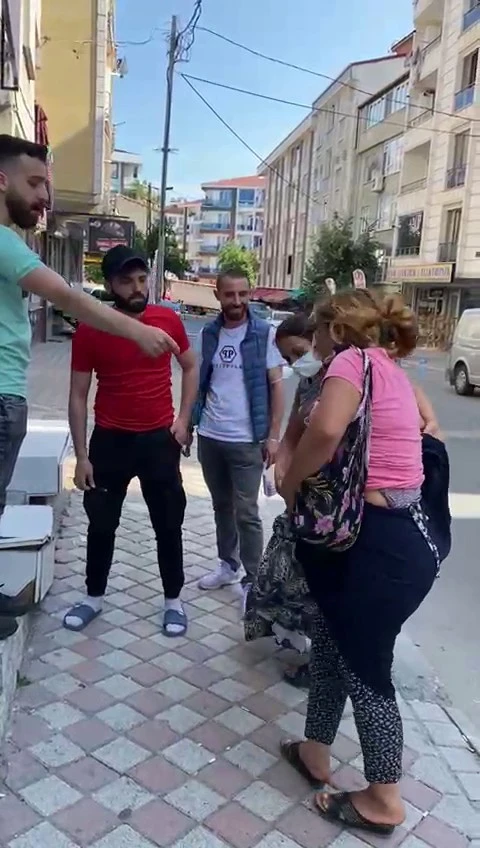 Hırsızlıkla suçlanan kadın soyunmaya kalkıştı