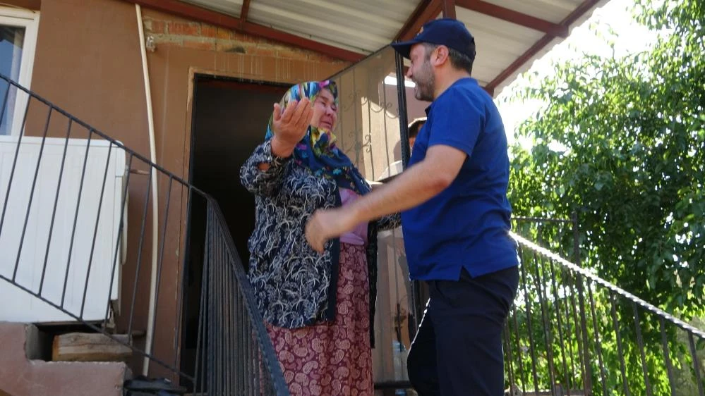 Alevlerin arasından kurtarıldı: Nesibe teyze kahramanlarıyla buluştu