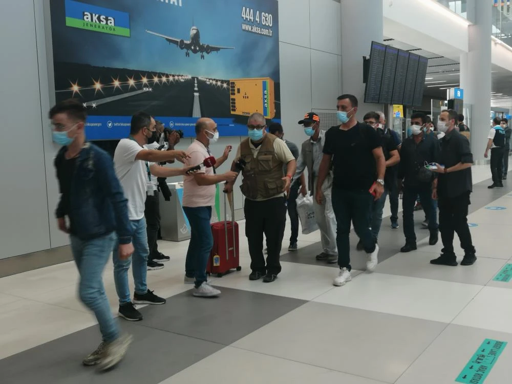 Afganistan’daki Türkler tahliye uçağıyla yurda getirildi