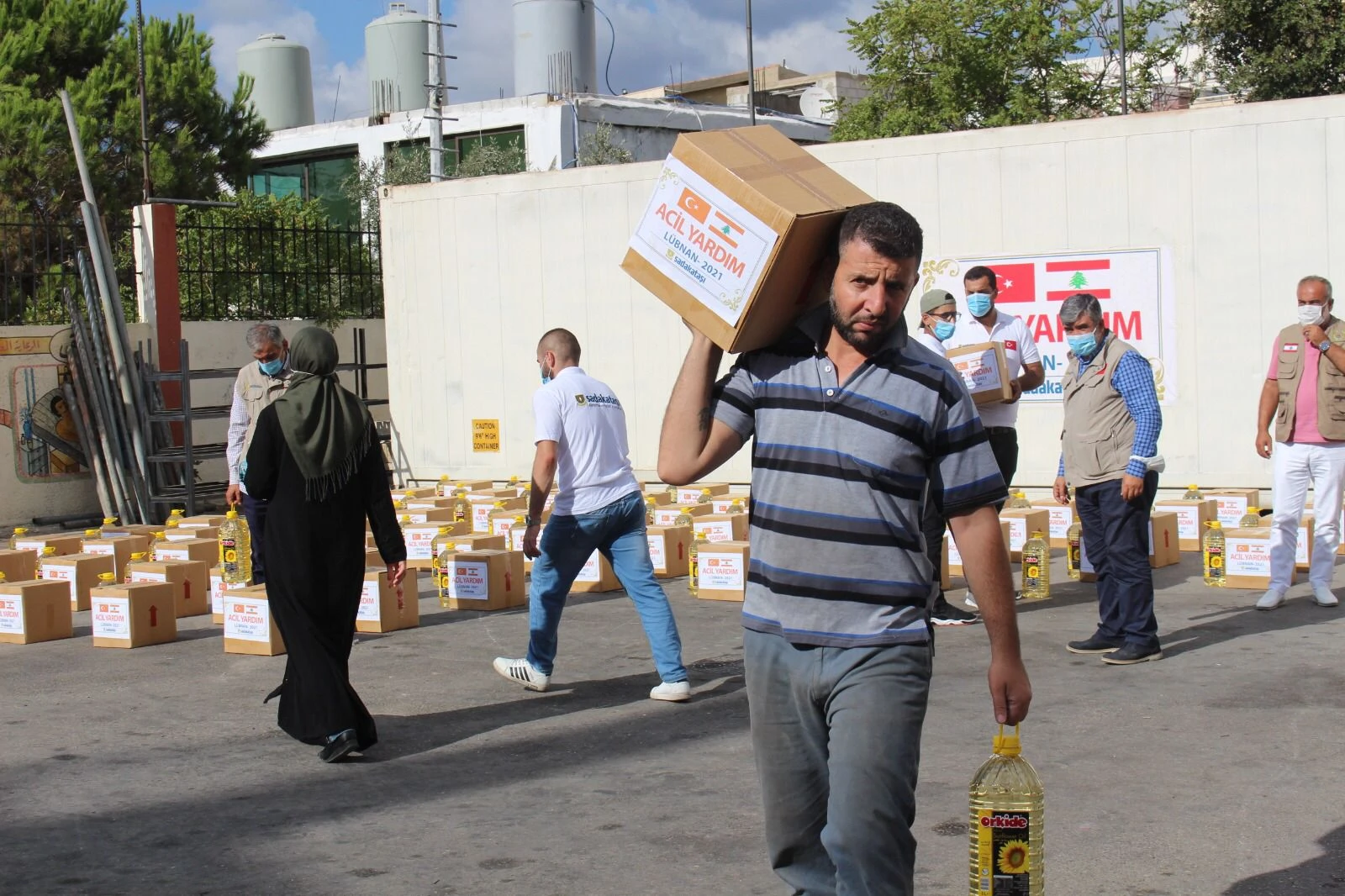 Sadakataşı’ndan Filistinli mültecilere gıda ve ilaç yardımı