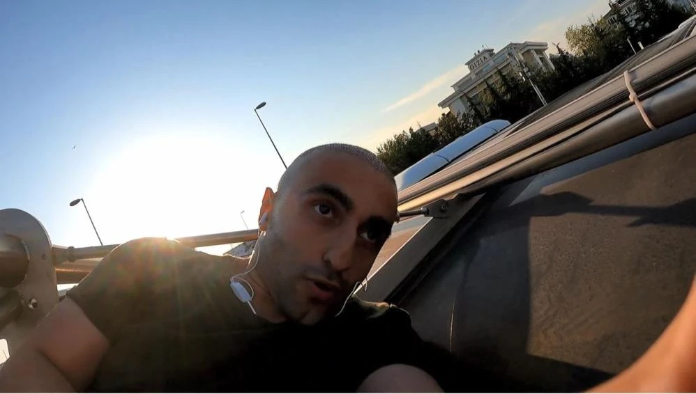 Avrupa'dan Asya'ya tehlikeli yolculuk: Youtuber bu kez de metrobüs tepesine çıktı