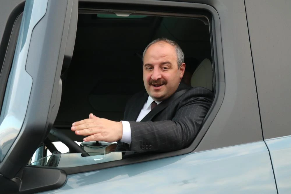 Bakan Varank direksiyonun başına geçti: Türkiye'nin ilk yerli şanzımanı tanıtıldı