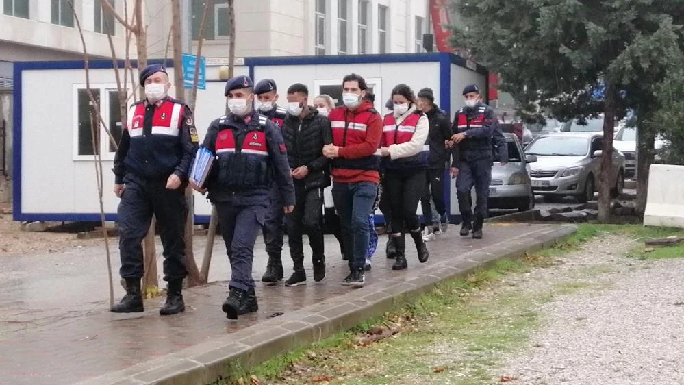 Hırsızların oyununu jandarma bozdu: Çaldıkları malzemeleri tarlaya gömmüşler