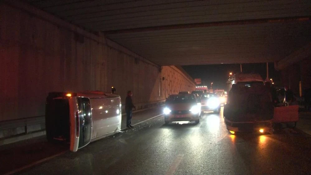Makas dehşeti otoyolu savaş alanına çevirdi: 8 yaralı