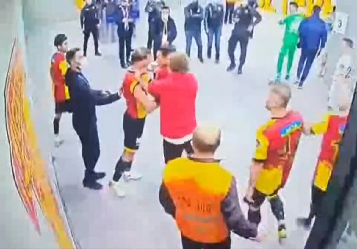 Atakan Çankaya ve İrfan Can Kahveci arasındaki kavganın görüntüleri çıktı