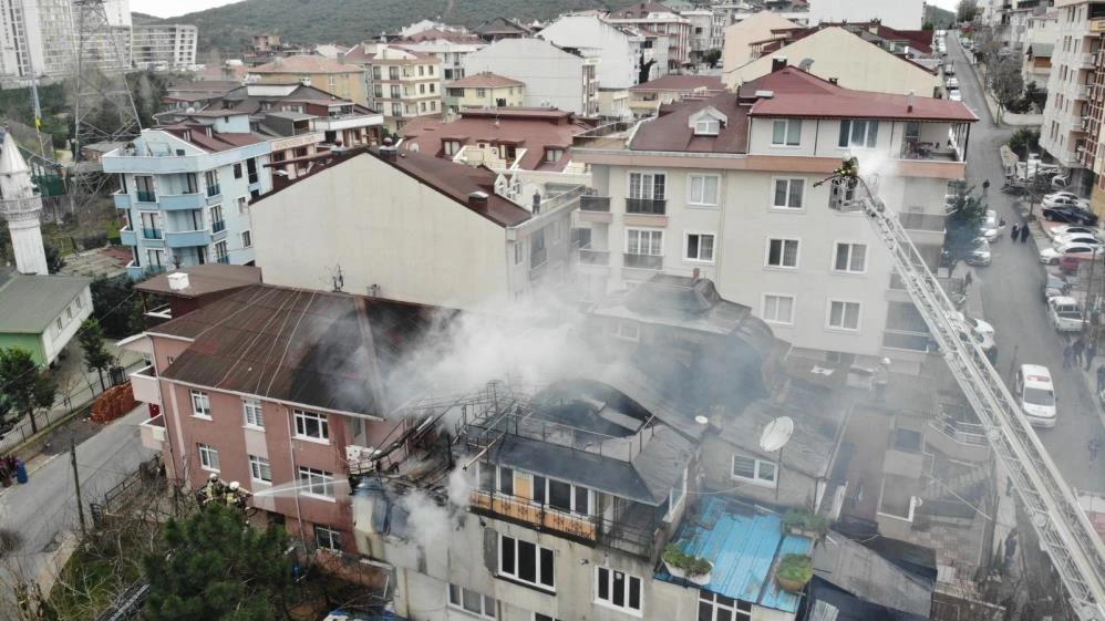 Eşiyle tartıştı, ailesinin bulunduğu evi ateşe verdi