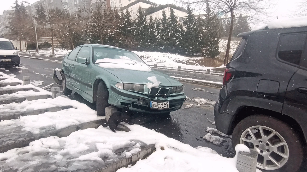 İstanbul’da kar kazası! Cip 11 araca çarptı