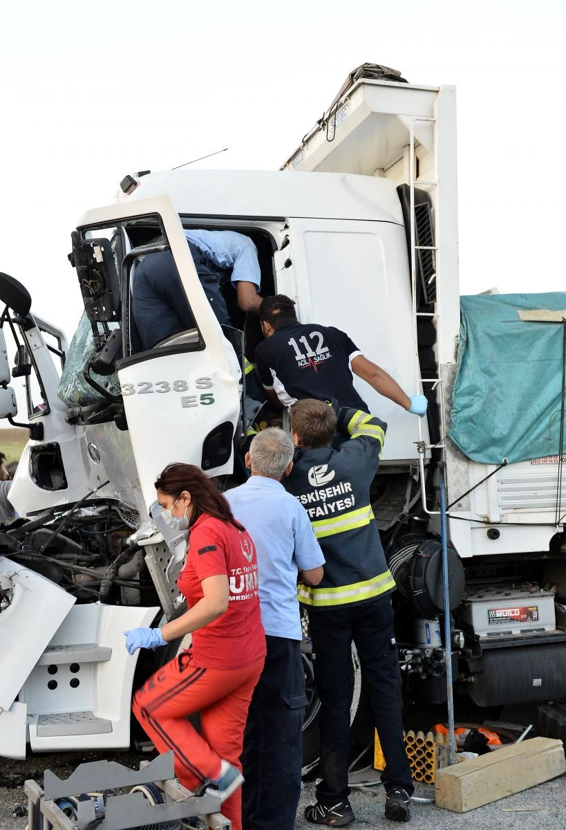 Eskişehir'de zincirleme trafik kazası: Çok sayıda yaralı var