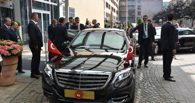 Erdoğan’ın konvoyu güvenlik gerekçesiyle Hamburg’da bekletildi