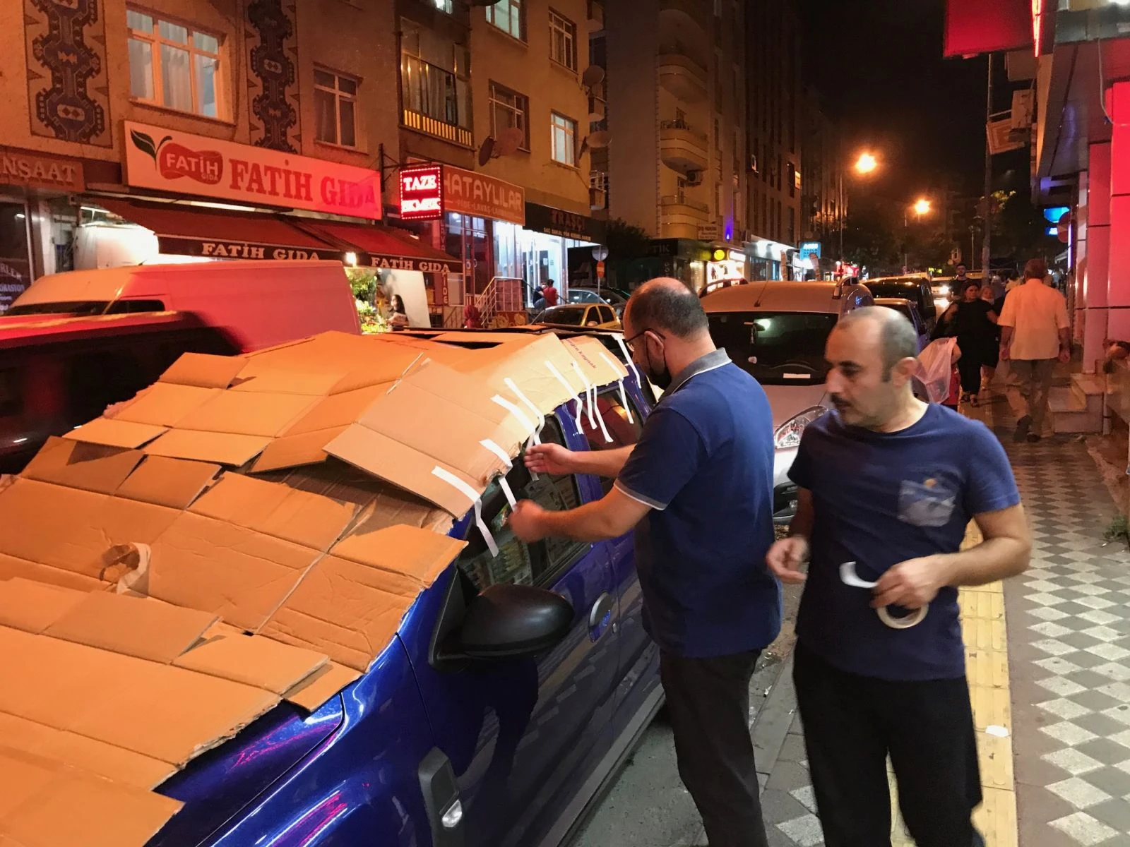 Meteoroloji uyardı, İstanbullular araçlarını dolu öncesi korumaya aldı