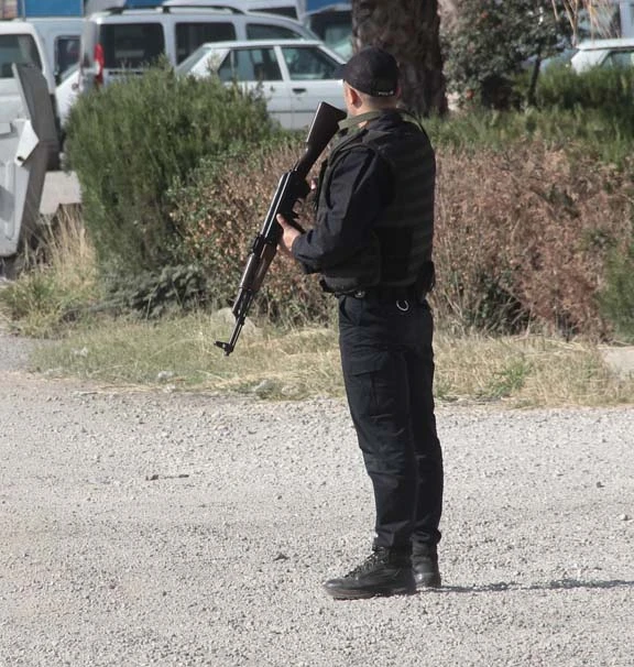 Adana'da olağanüstü hareketlilik! Şehre giren araçlar tek tek aranıyor