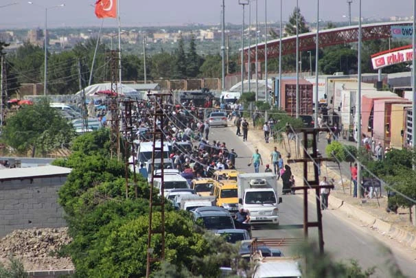 Suriyeliler akın akın ülkelerine gidiyor