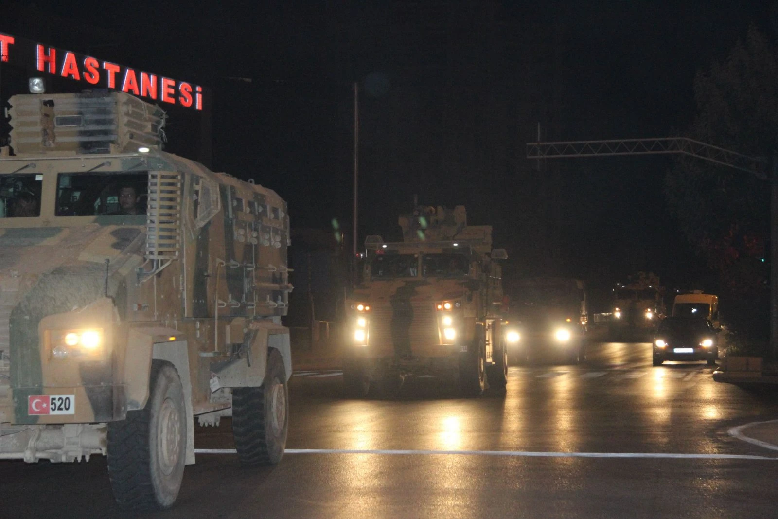 Suriye’deki üs bölgelerine komando sevkıyatı sürüyor