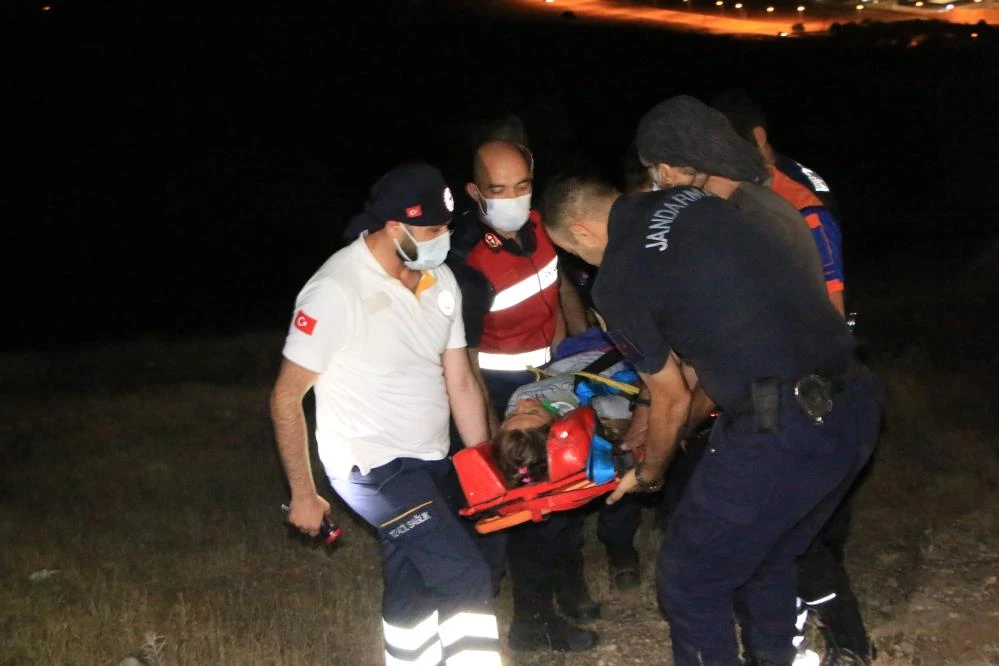 Uçurumun eşiğinde mahsur kaldı: Film sahnelerini aratmayan kurtarma operasyonu