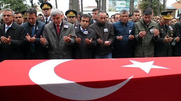 Şehit eşi 'Ne olur bizi bırakma' diye ağladı