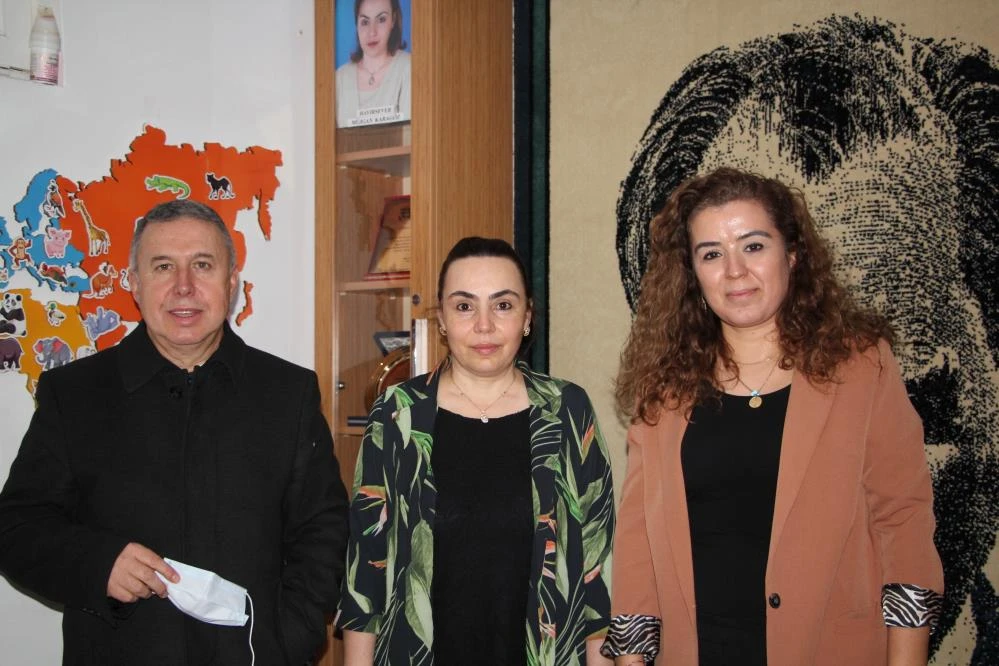 İkinci kez üniversite okudu, kendi bağışladığı okula öğretmen oldu