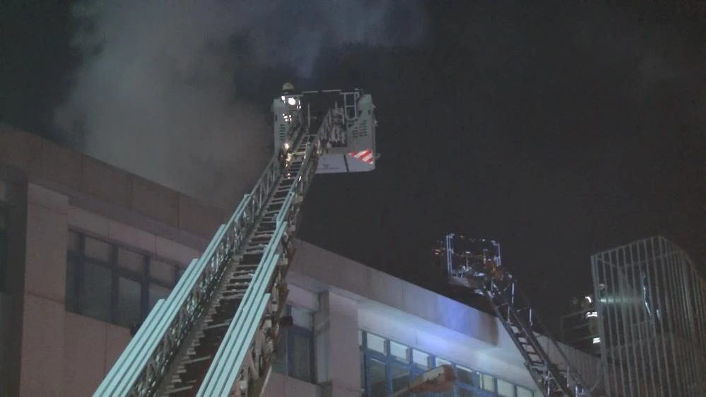 Esenyurt’ta tekstil fabrikasının çatısında yangın