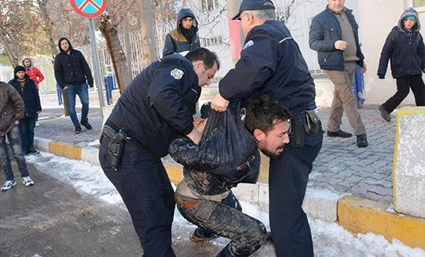 'Dur' ihtarına uymayan 2 Afgan, polisi alarma geçirdi