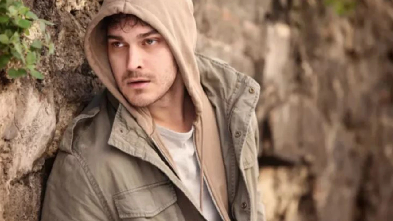 Çağatay Ulusoy'un yeni dizisi "Süslü Korkuluk" konusu nedir? Ulusoy, Yalı Çapkını dizisini baştan yazdırdı!