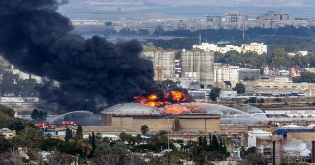İsrail'de petrol rafinerisinde yangın çıktı