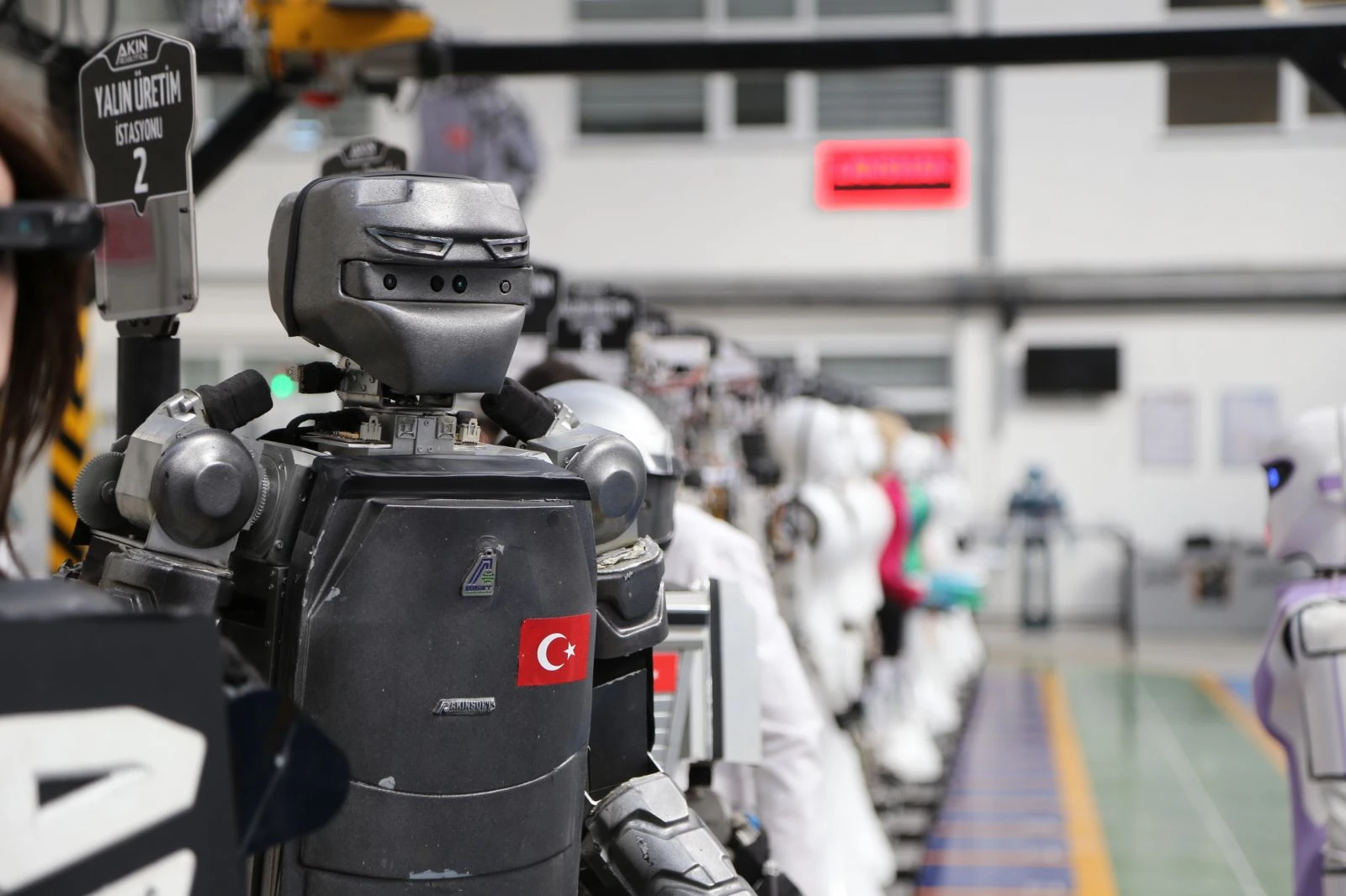 Türkiye'de üretildi: Kışla nöbetine talip robotlar